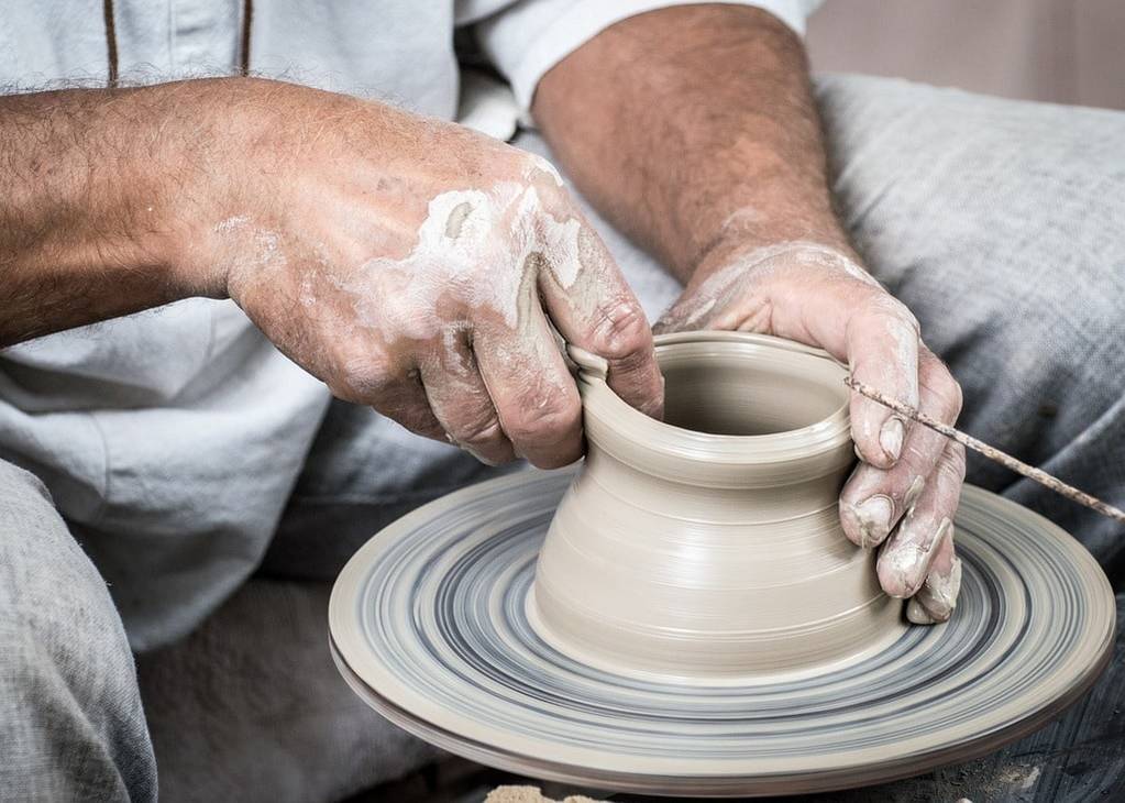 La renaissance de l'artisanat : vers une valorisation du fait-main